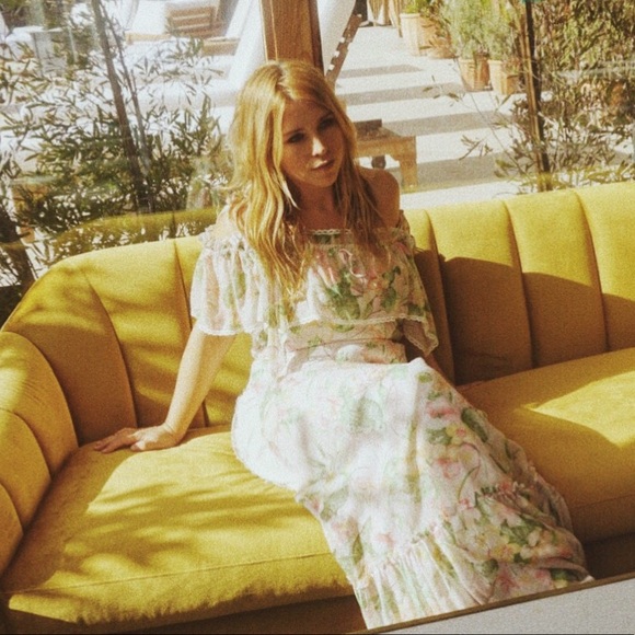 Dresses & Skirts - ▪️vintage maxi dress▪️floral off shoulder feminine